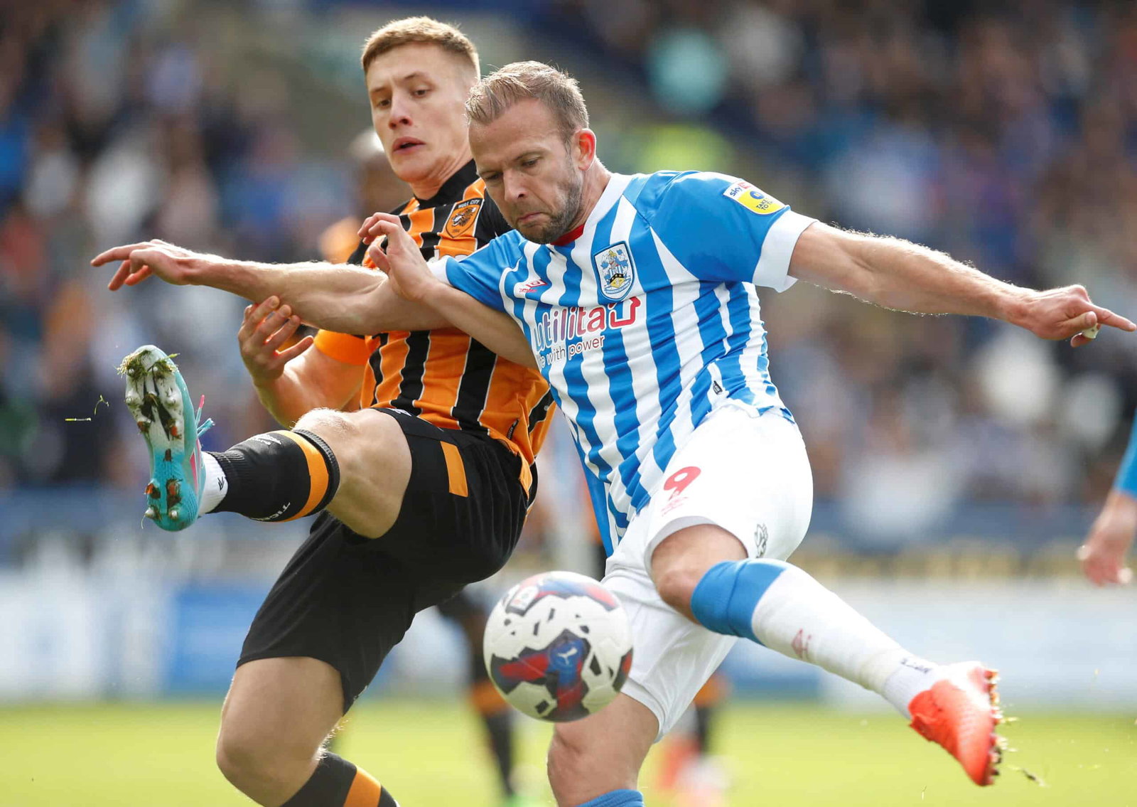 Blackpool to sign Huddersfield Town's Jordan Rhodes on loan