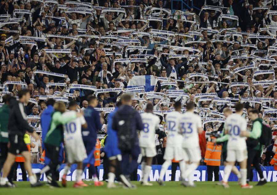 leeds united players and fans