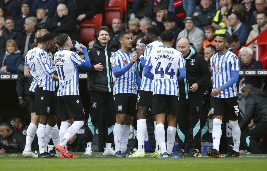 SWFC - Sheffield Wednesday boss Danny Rohl and his players