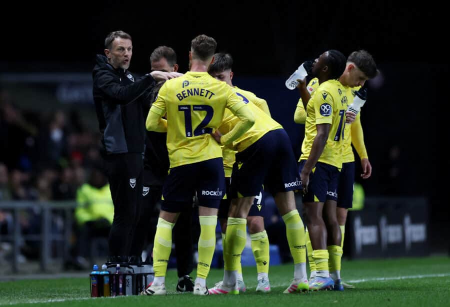OUFC - Oxford United players with Gary Rowett
