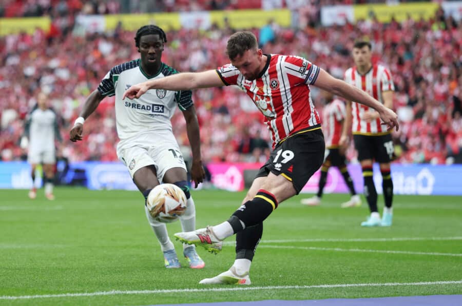 SUFC - Sheffield United's Jack Robinson in action with Sunderland's Eliezer Mayenda