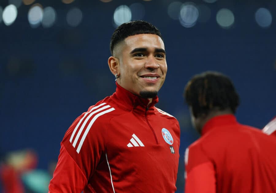 Strasbourg's Kendry Paez during the warm up before the match