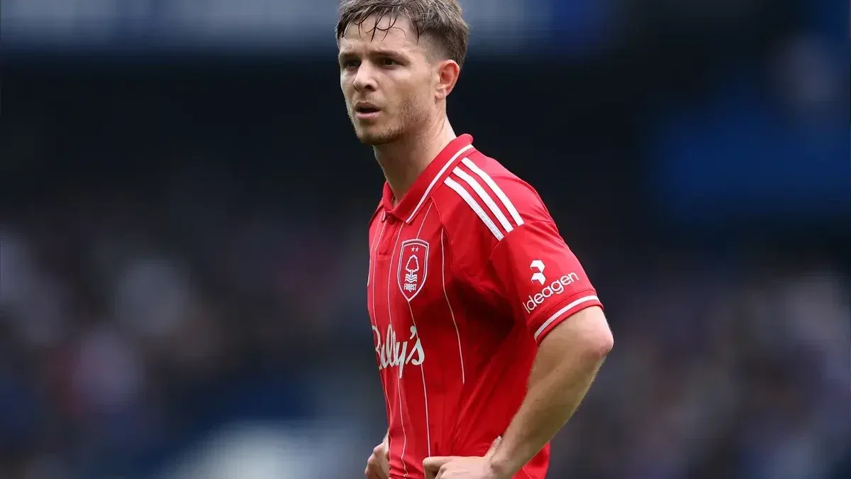 Premier League midfielder's defiant exit stance delivers potential West Ham transfer blow News: The72 - Football League News