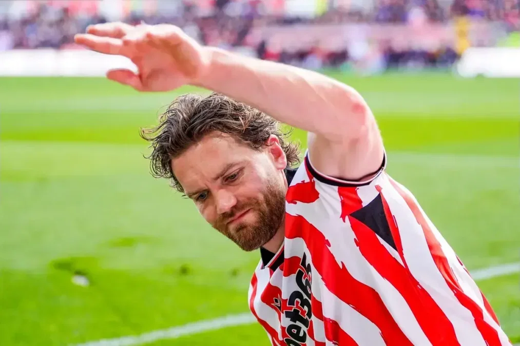 Mark Robins confirms Stoke City man faces ‘a little while’ out through new injury blow